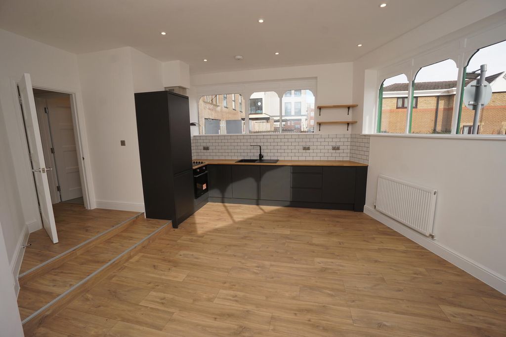 Property photo 3 of 6 Kitchen