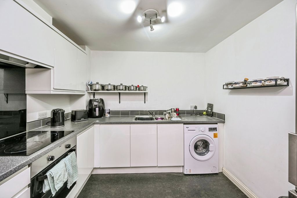 Property photo 2 of 17 Photo