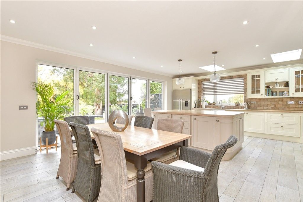 Property photo 2 of 27 Kitchen/Dining Area