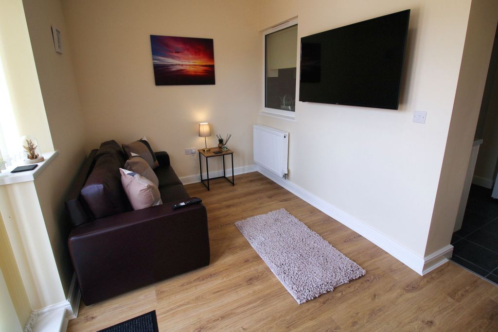 Property photo 3 of 19 Lounge