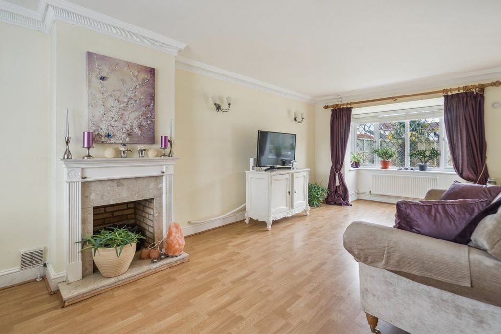 Property photo 3 of 19