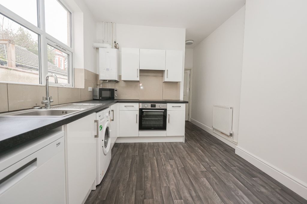 Property photo 2 of 18 4695472