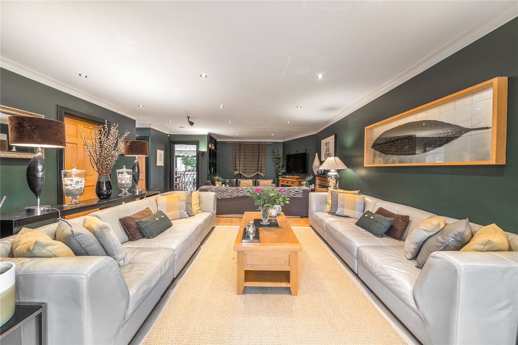 Property photo 2 of 18 Picture No. 12