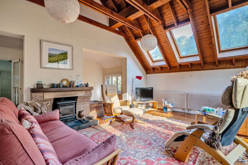 Property photo 3 of 17 P042552_03.Jpg