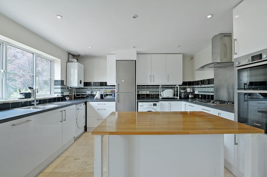 Property photo 2 of 14 Kitchen