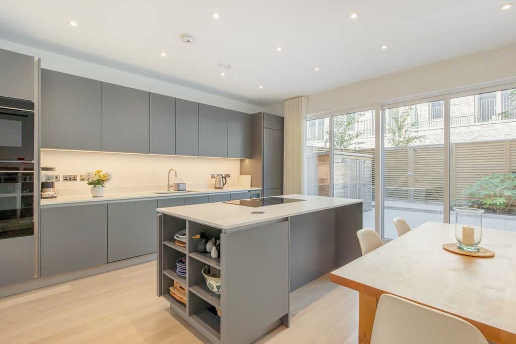 Property photo 2 of 15 Kitchin/Dining