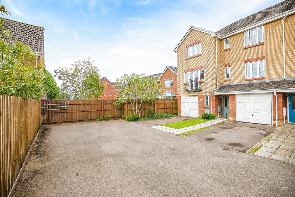Property photo 2 of 39