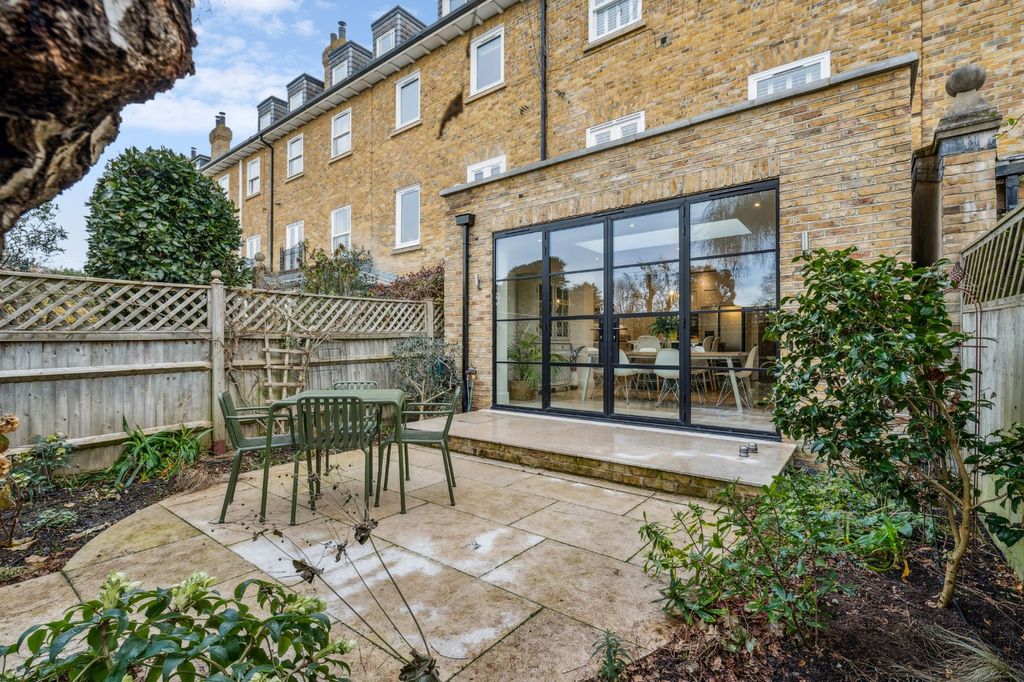 Property photo 3 of 14