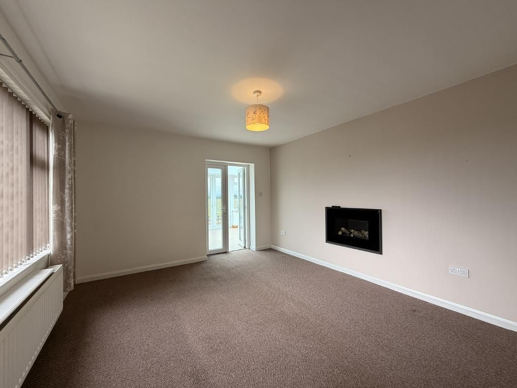 Property photo 3 of 22 Lounge