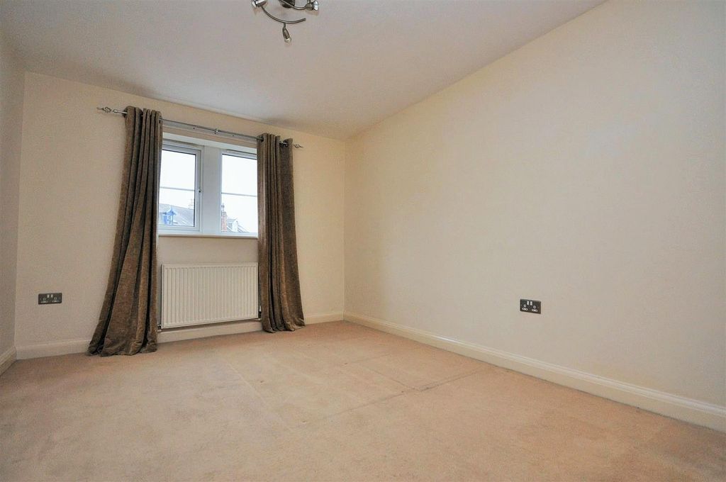 Property photo 3 of 7 Bedroom