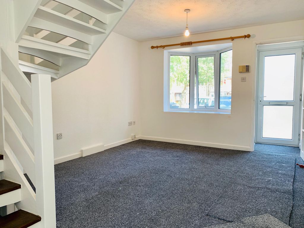 Property photo 3 of 15 Living Room