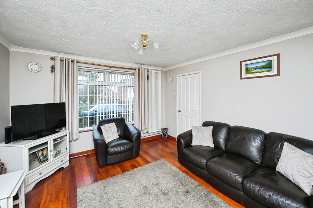 Property photo 3 of 16 Lounge