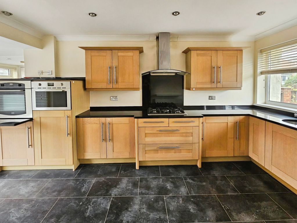 Property photo 3 of 12 Photo 7