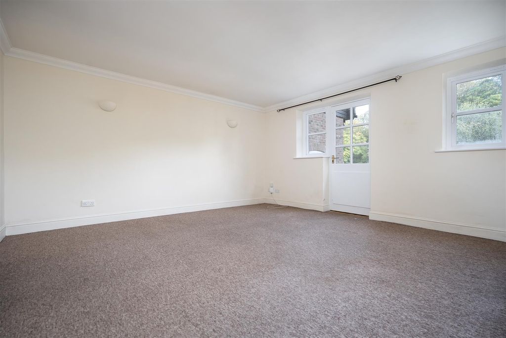 Property photo 3 of 10 Living/Dining Room