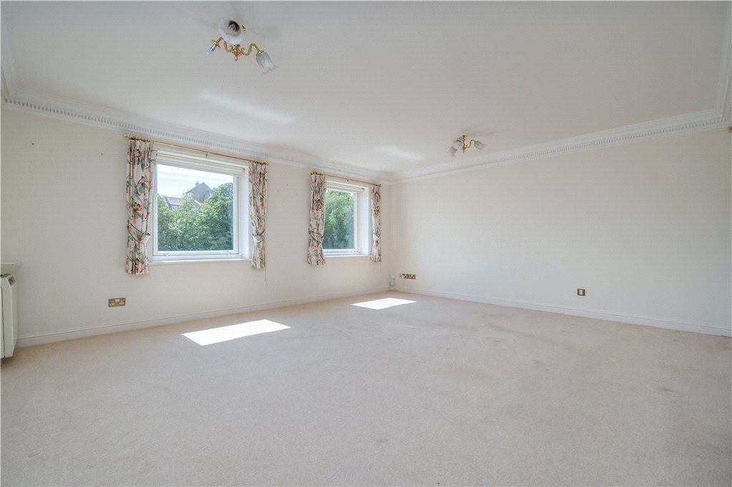 Property photo 2 of 17 Sitting Room