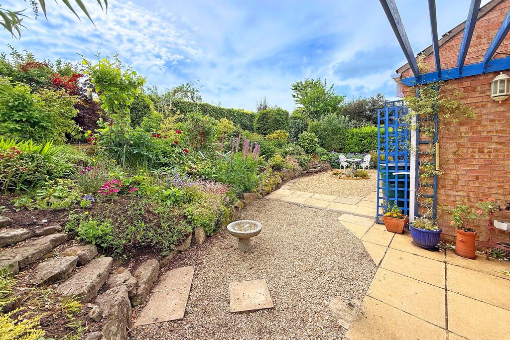 Property photo 3 of 31