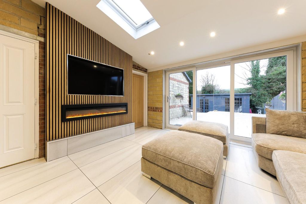 Property photo 2 of 17 Conservatory