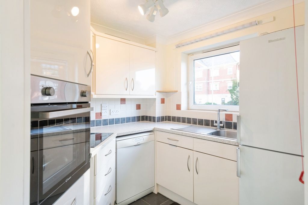Property photo 2 of 19 Kitchen