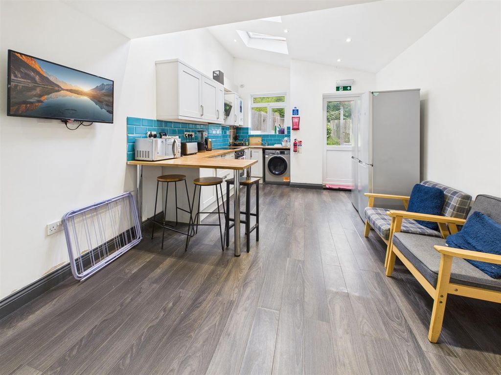 Property photo 2 of 6 Cam03736G0-Pr0195-Still009.Jpg