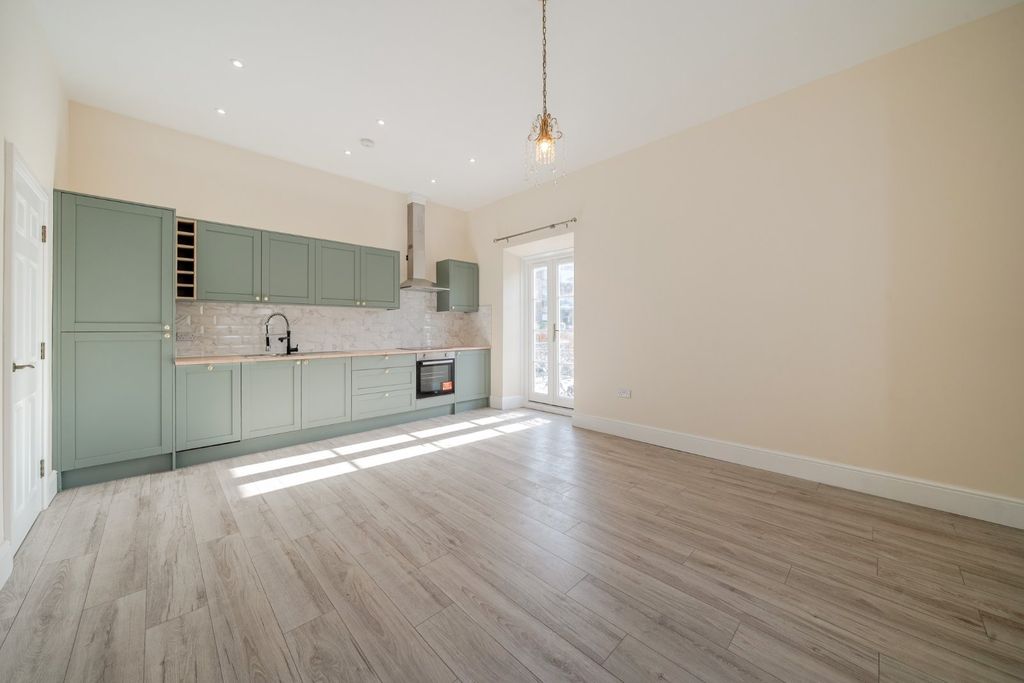 Property photo 2 of 17 Picture No. 65