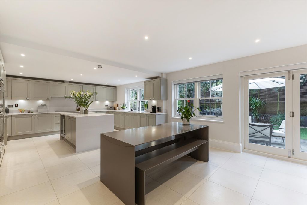 Property photo 2 of 23 Image