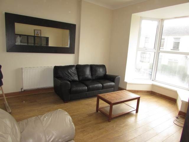 Property photo 2 of 8 Lounge