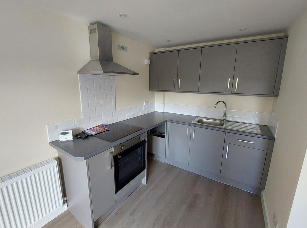 Property photo 3 of 10 Kitchen