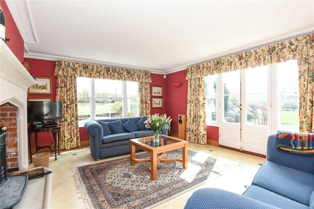 Property photo 2 of 16 Sitting Room