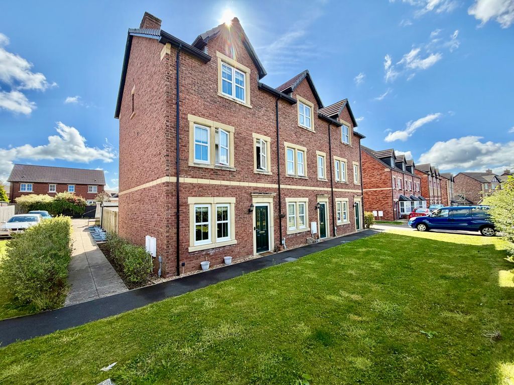 Property photo 1 of 32