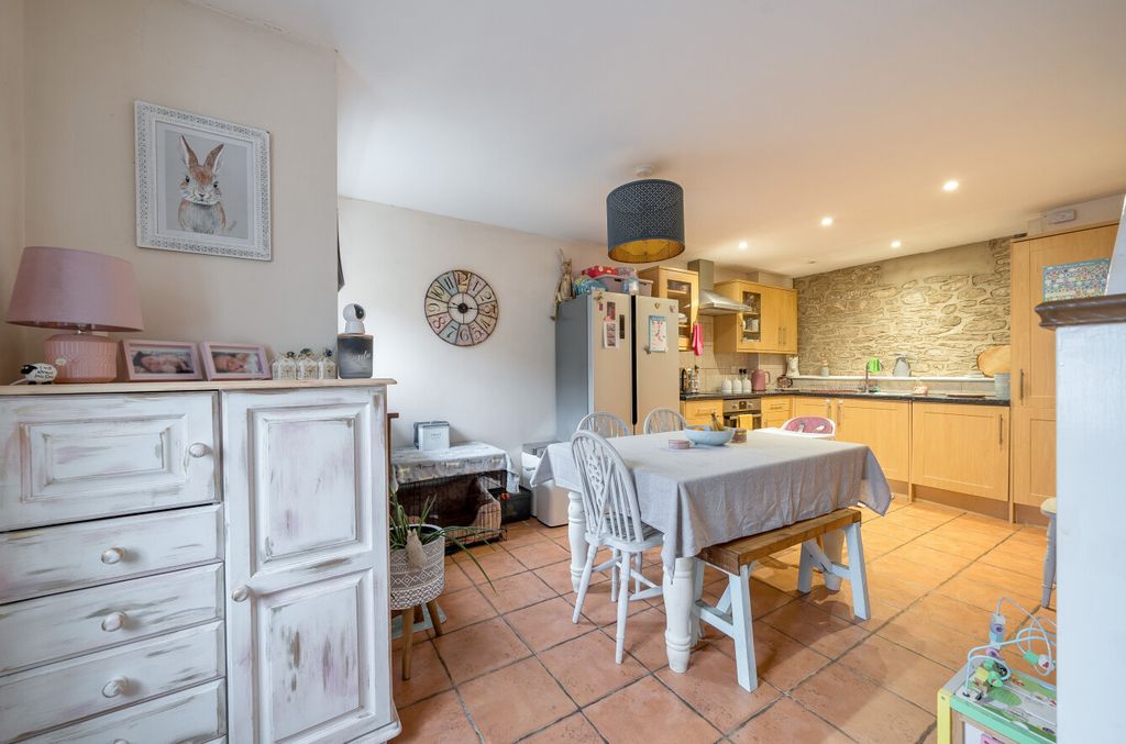 Property photo 2 of 10 Kitchen/Dining Room