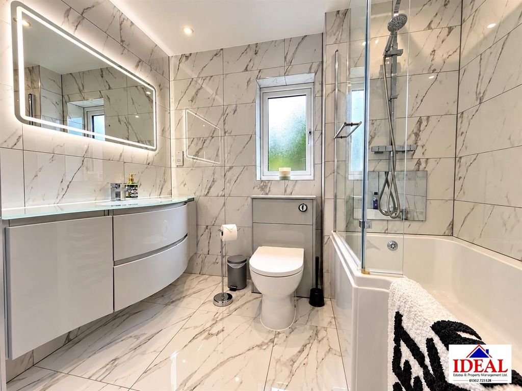 Property photo 3 of 26 Bathroom .Jpg
