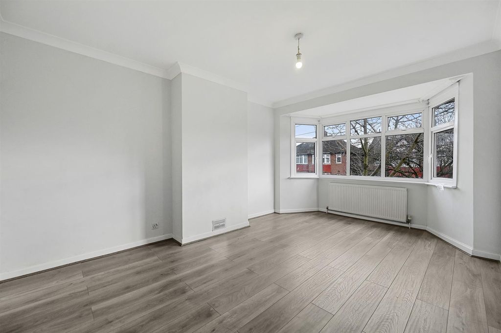 Property photo 2 of 9 Rclr- 28 Chitern Gardens- Bedroom A6_1.Jpg