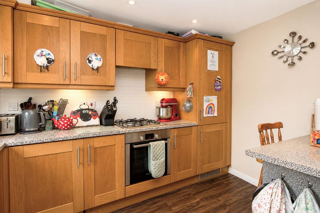 Property photo 3 of 12 Kitchen 2.Png