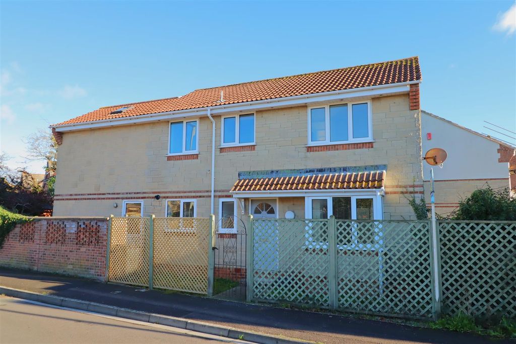 Property photo 1 of 36