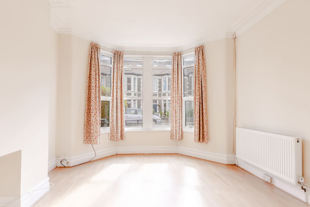 Property photo 3 of 22 A7401452-Hdr-13
