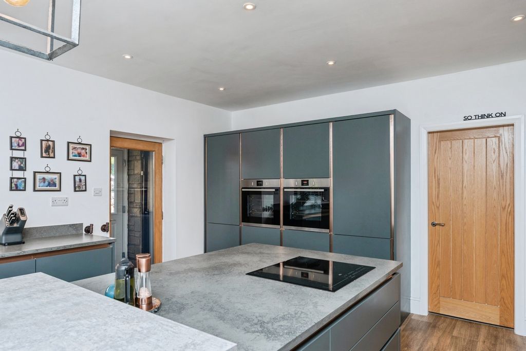 Property photo 2 of 60 Pbox-Img.Jpg