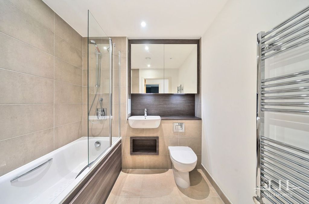 Property photo 2 of 25