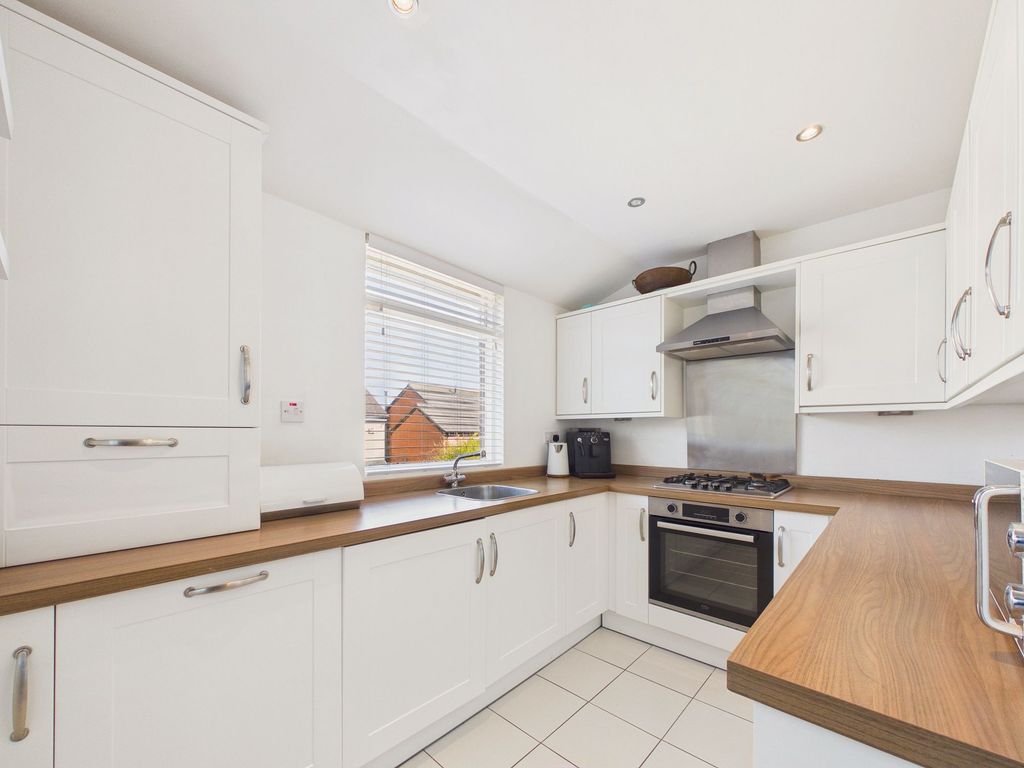 Property photo 3 of 12 Kitchen