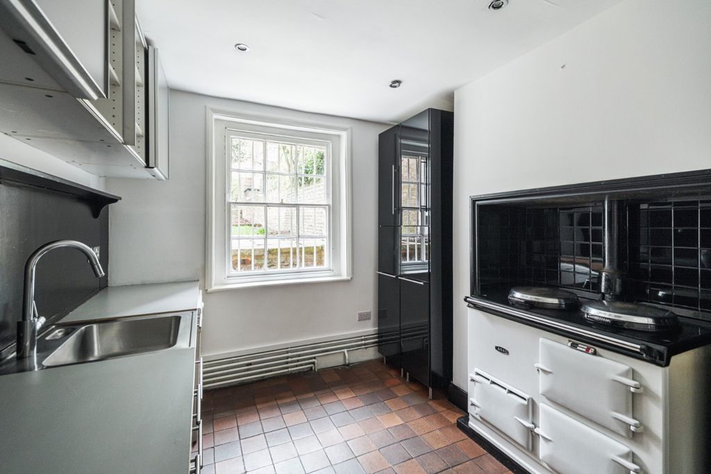 Property photo 3 of 24