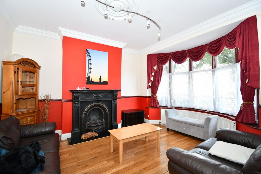 Property photo 2 of 12 3379683