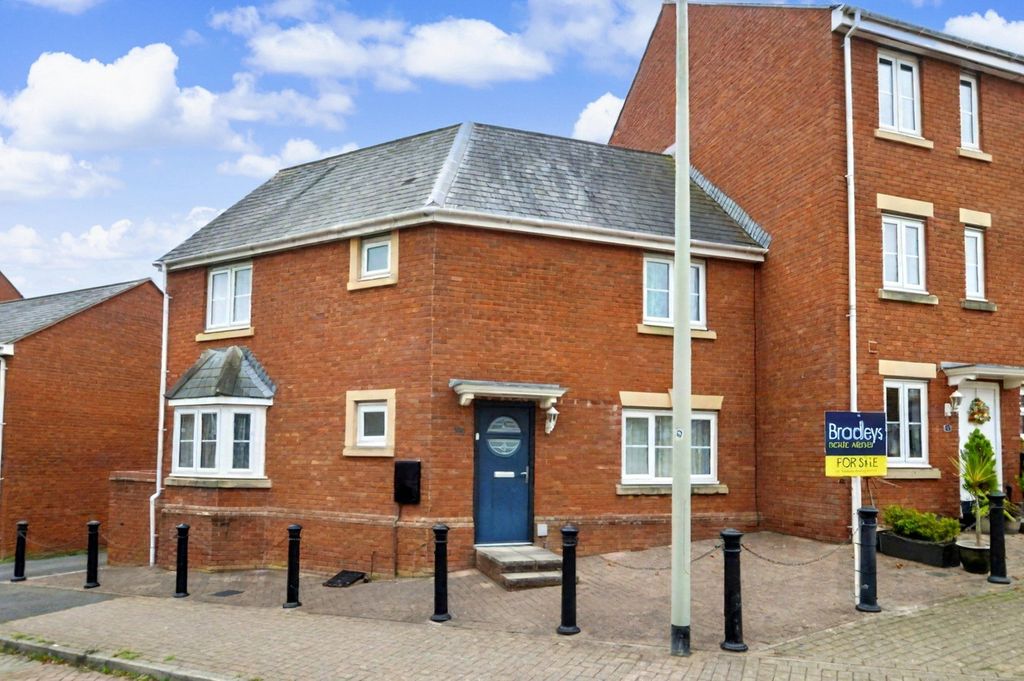 Property photo 1 of 18 Front