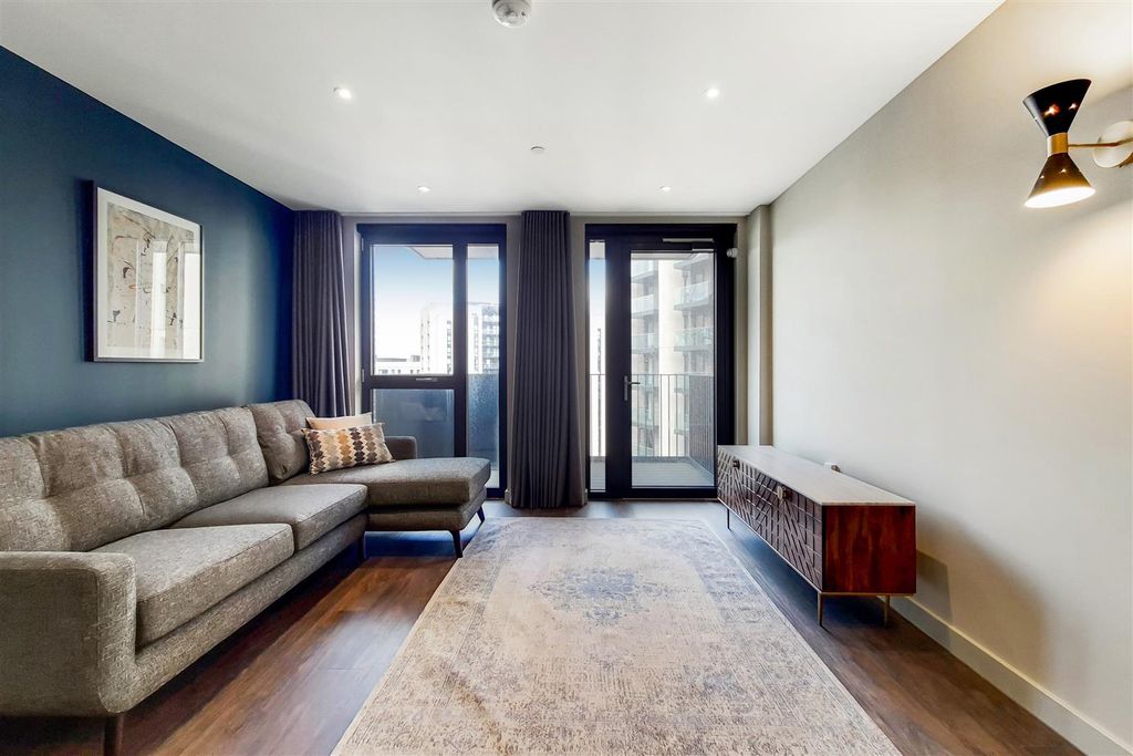 Property photo 2 of 17 2_Kitchen-Reception-1.Jpg