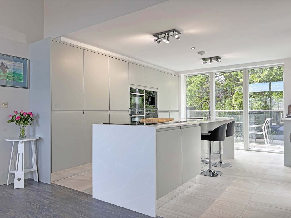 Property photo 3 of 11 Photo 3