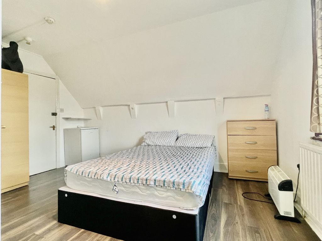Property photo 1 of 4 Studio For Rent In Streatham