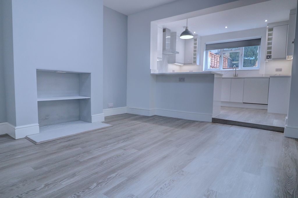 Property photo 3 of 10 Picture No. 12