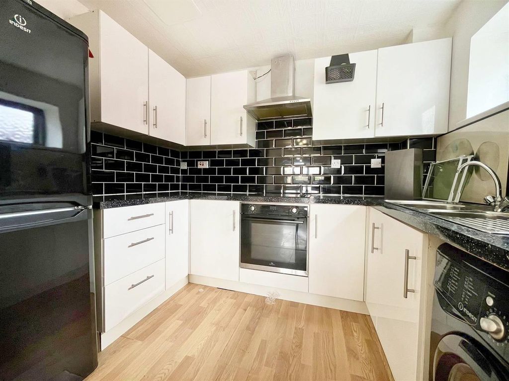 Property photo 3 of 13 Kitchen.Jpg