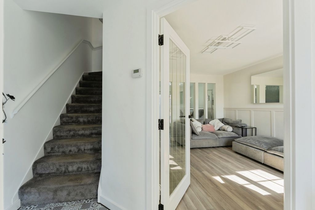 Property photo 3 of 19 Pbox-Img.Jpg