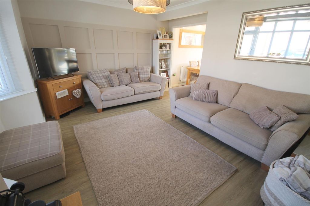 Property photo 2 of 24 Lr Lounge ii.Jpg