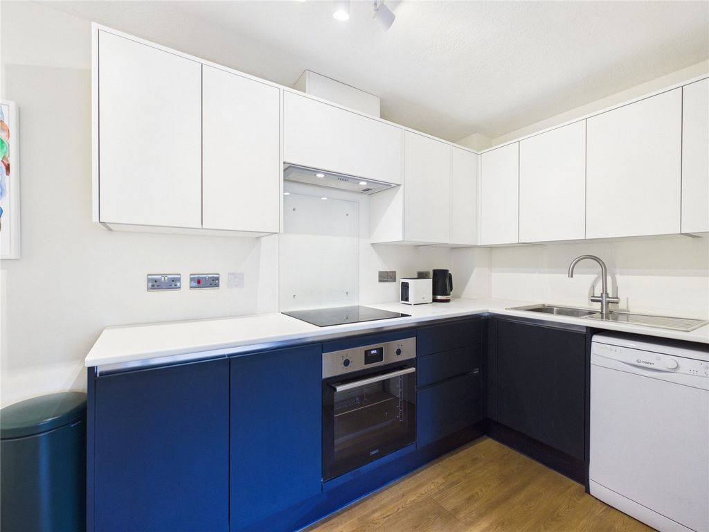 Property photo 3 of 18 Kitchen
