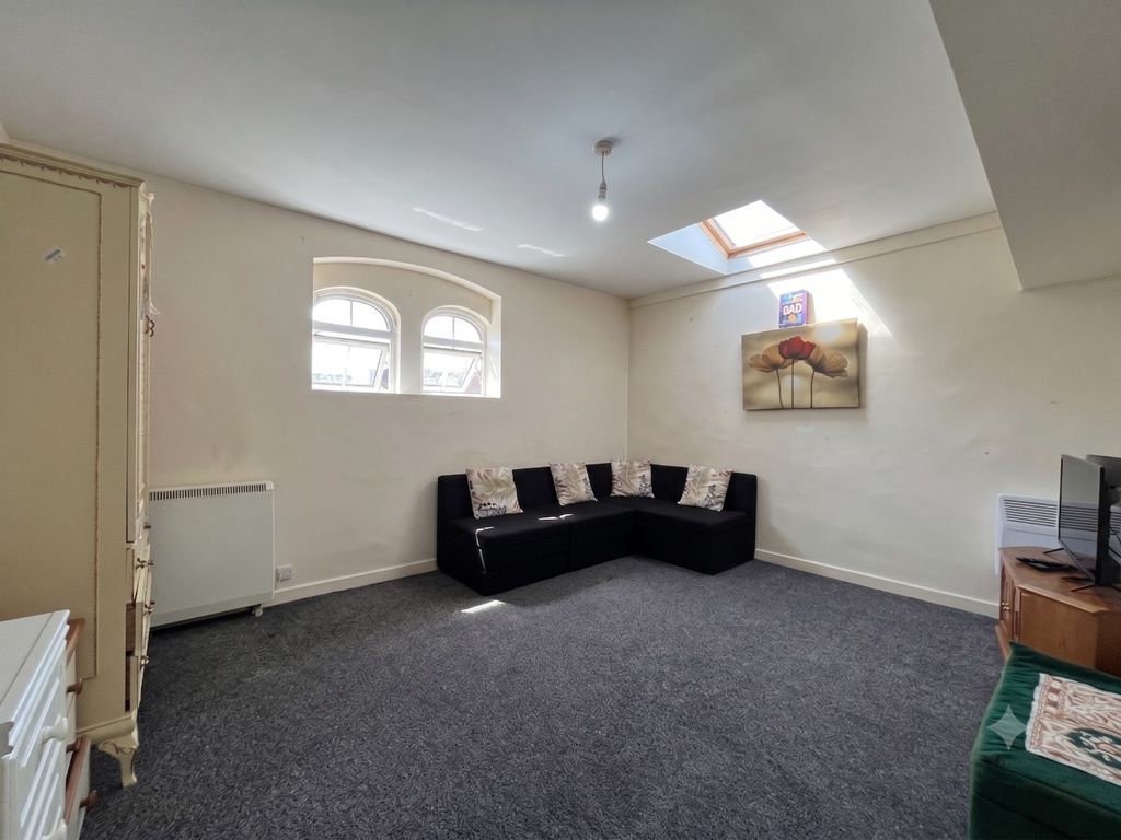 Property photo 2 of 8 5288331